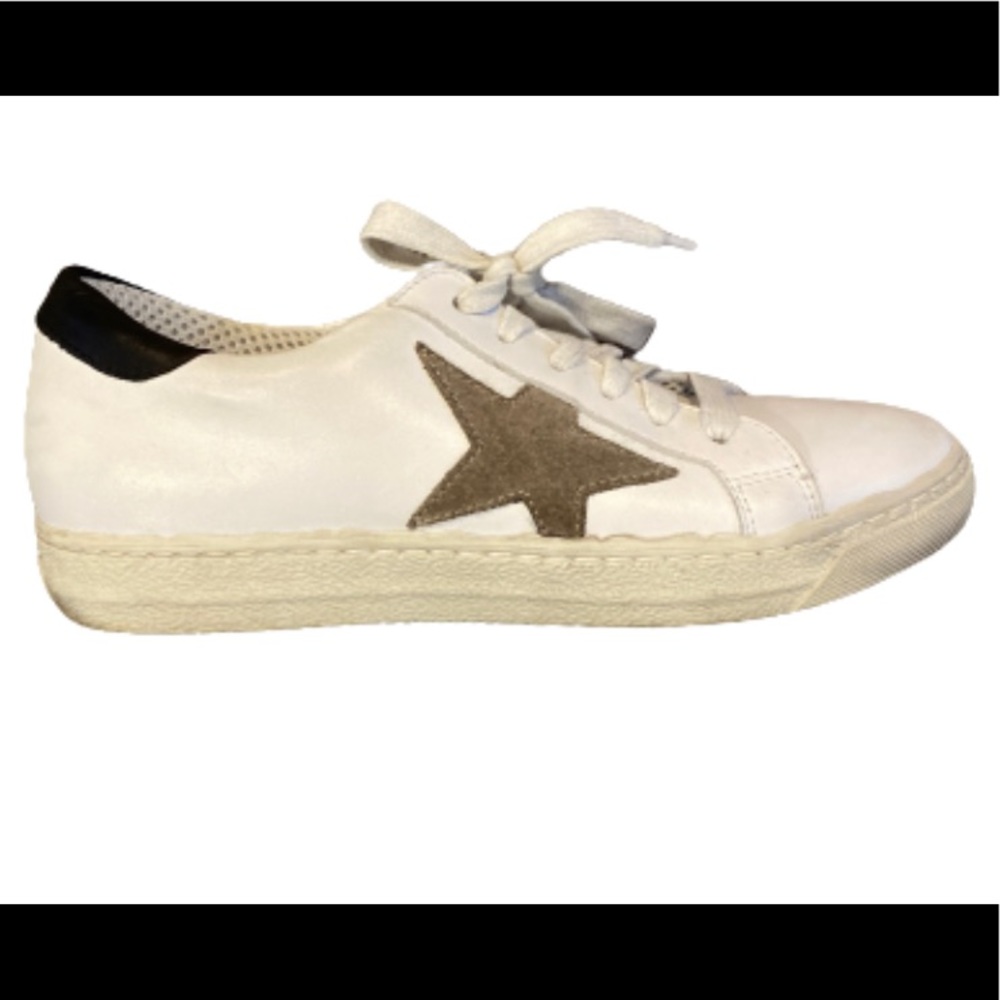 The Shoe Box Star Sneakers White Leather Size 5
